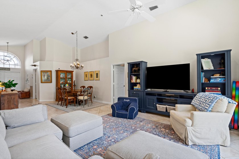 Meticulously maintained and beautifully presented, this - photo 19