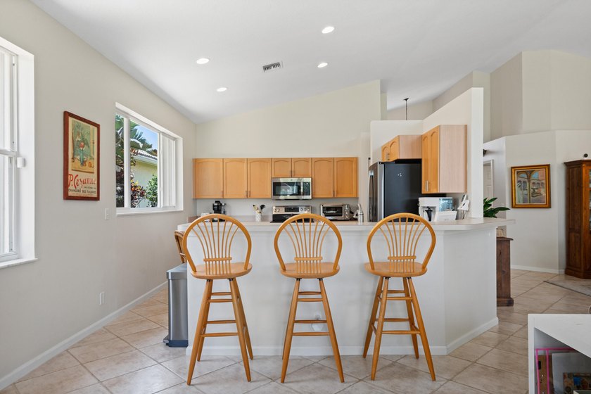Meticulously maintained and beautifully presented, this - photo 22