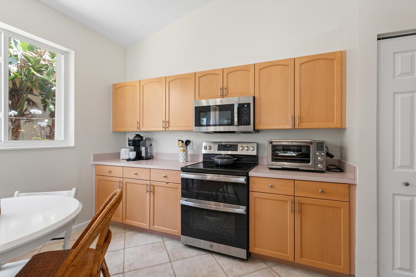 Meticulously maintained and beautifully presented, this - photo 24