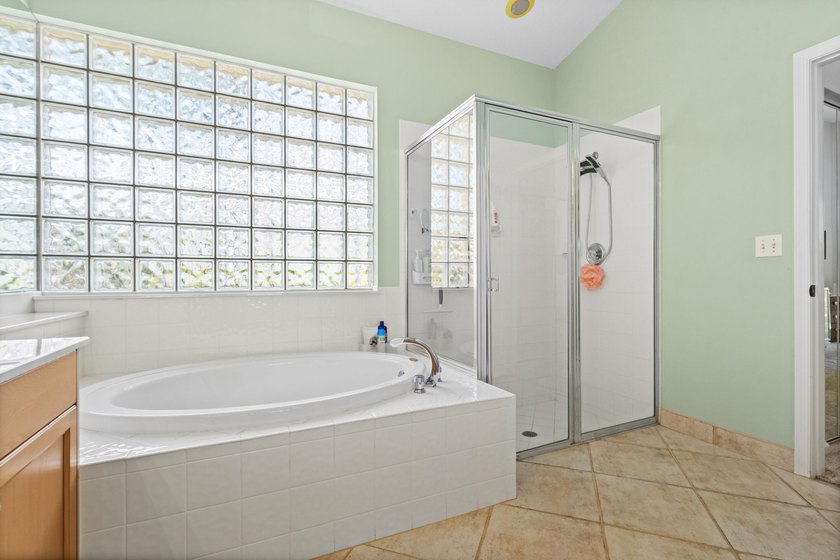 Meticulously maintained and beautifully presented, this - photo 32