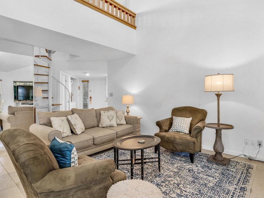 Discover the potential of this 3-bedroom, 3-bath condo located - photo 3