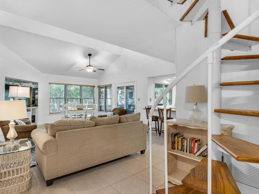 Discover the potential of this 3-bedroom, 3-bath condo located - photo 4