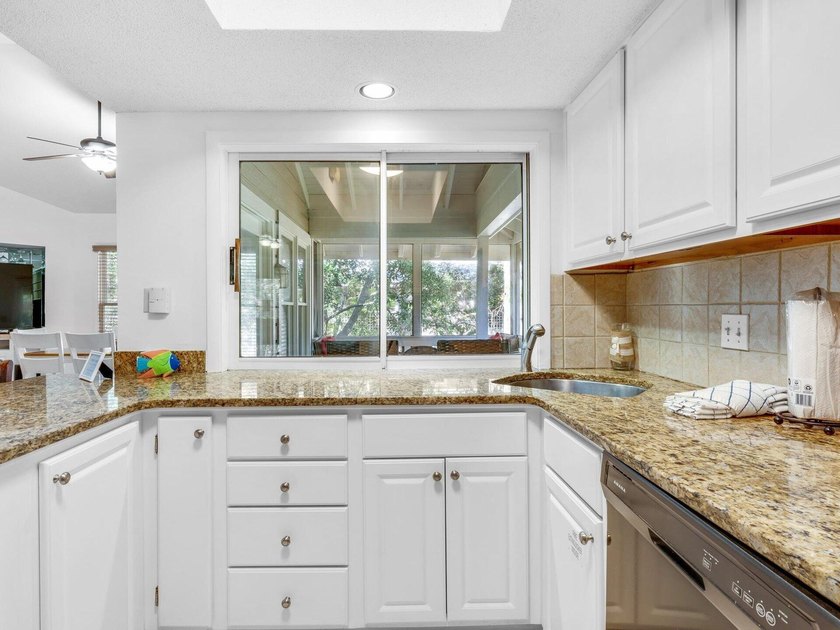 Discover the potential of this 3-bedroom, 3-bath condo located - photo 8