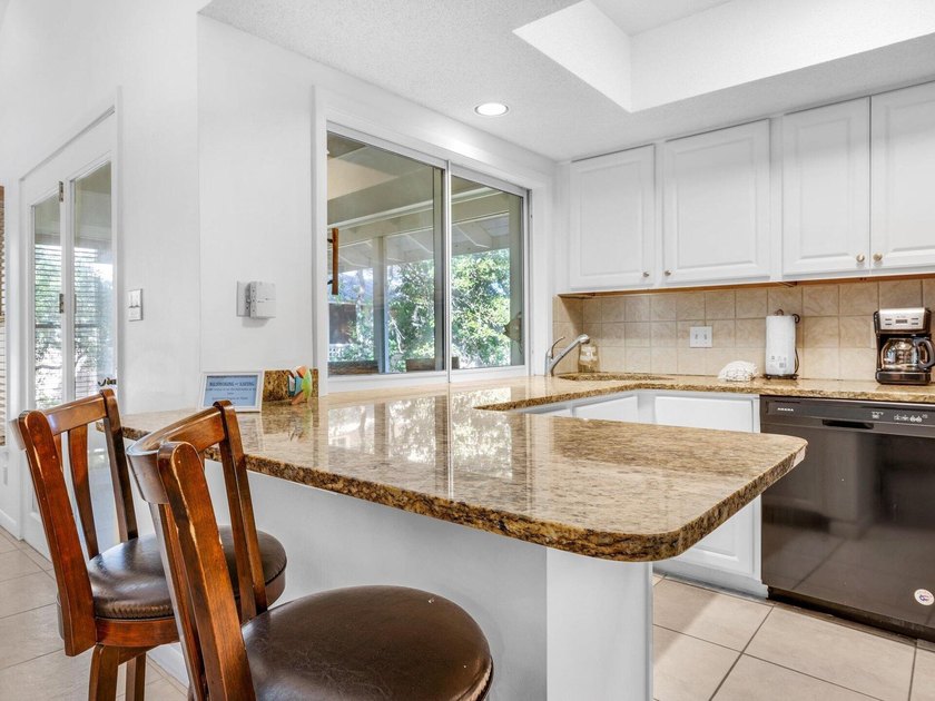 Discover the potential of this 3-bedroom, 3-bath condo located - photo 9