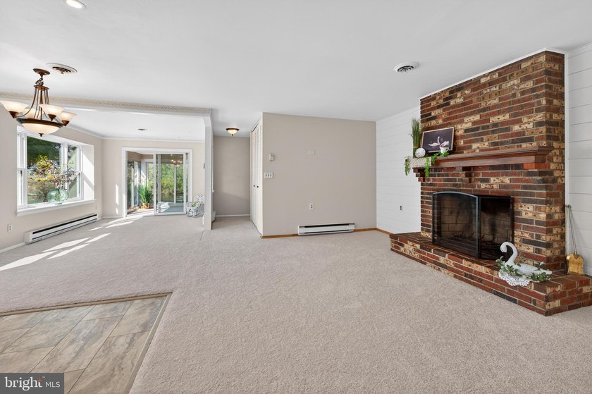 LAKEFRONT! NEW PRICE! FRESHLY PAINTED INTERIOR! NEW WINDOWS - photo 11