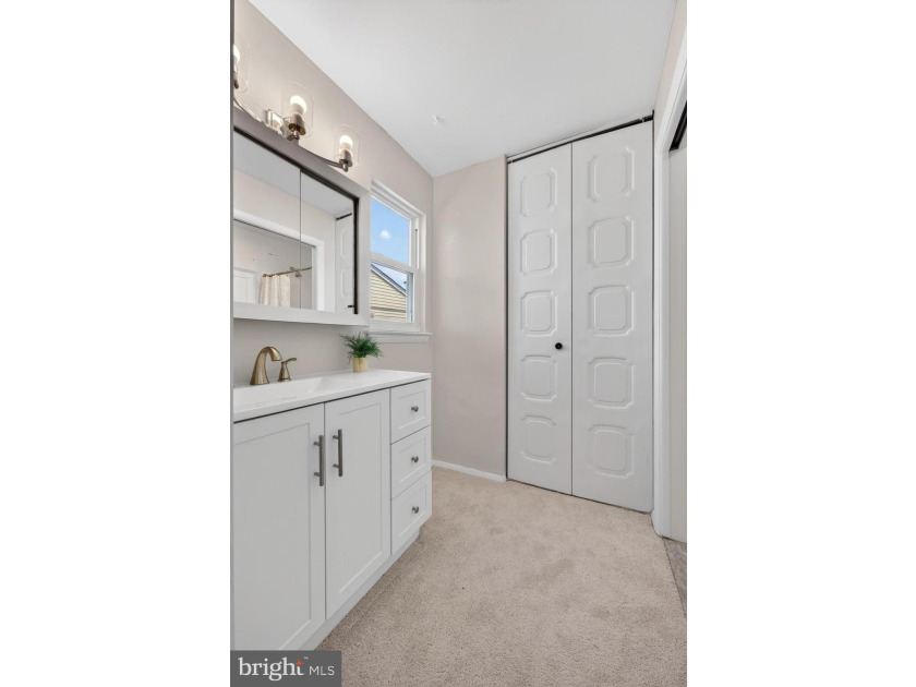 LAKEFRONT! NEW PRICE! FRESHLY PAINTED INTERIOR! NEW WINDOWS - photo 16