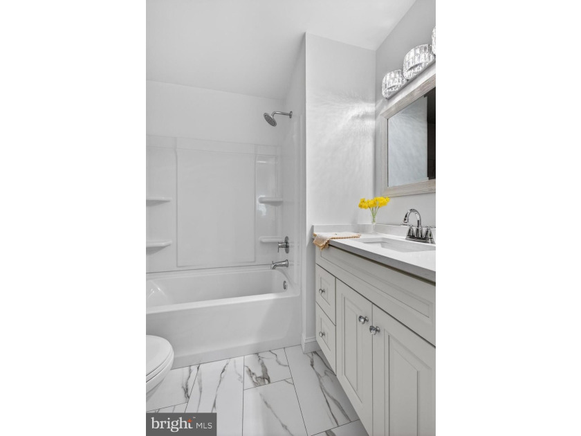 LAKEFRONT! NEW PRICE! FRESHLY PAINTED INTERIOR! NEW WINDOWS - photo 19