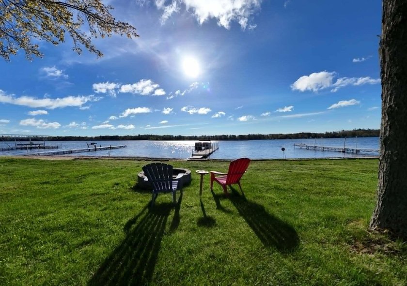 Welcome to your dream lakefront retreat on beautiful Cedar Lake - photo 31