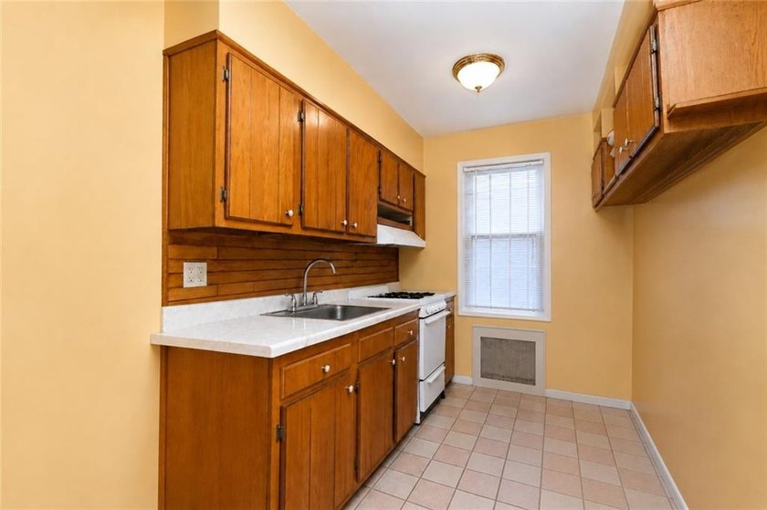 Bright and quiet, this well-maintained home features 1 bedroom - photo 10