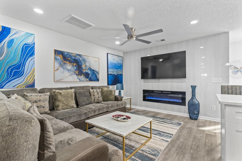 Fully furnished, completely remodeled two-bedroom - photo 7