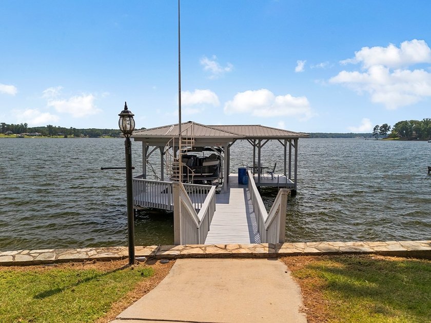 This lakefront home offers breathtaking long-range views - photo 11