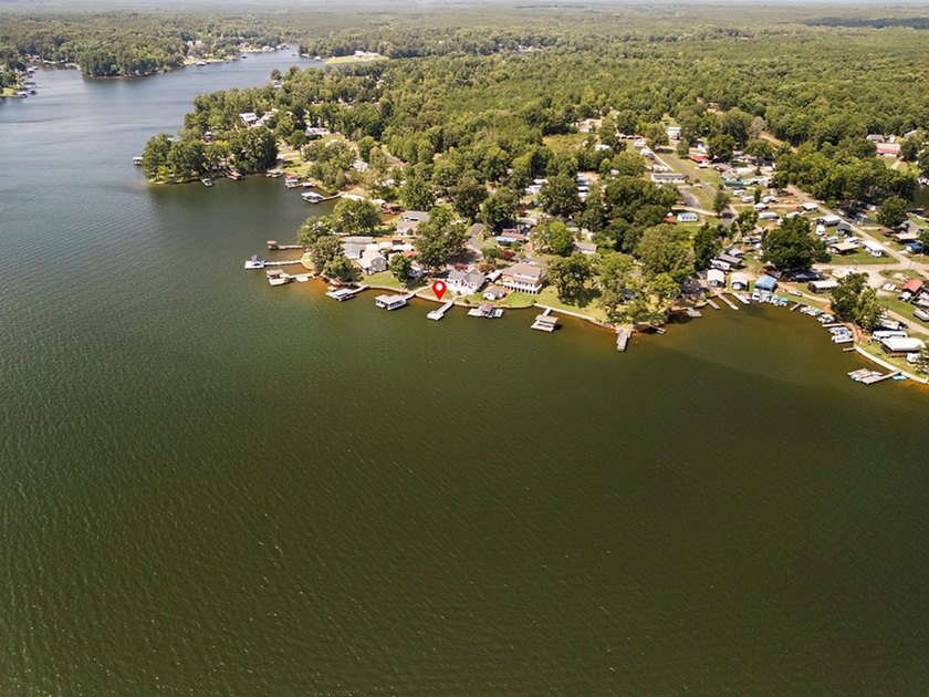 This lakefront home offers breathtaking long-range views - photo 13