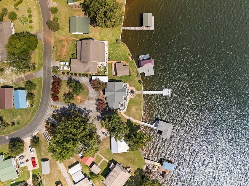 This lakefront home offers breathtaking long-range views - photo 14