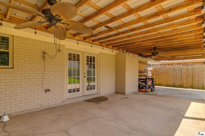Welcome to this beautifully maintained 4 bedroom, 3 bathroom - photo 29
