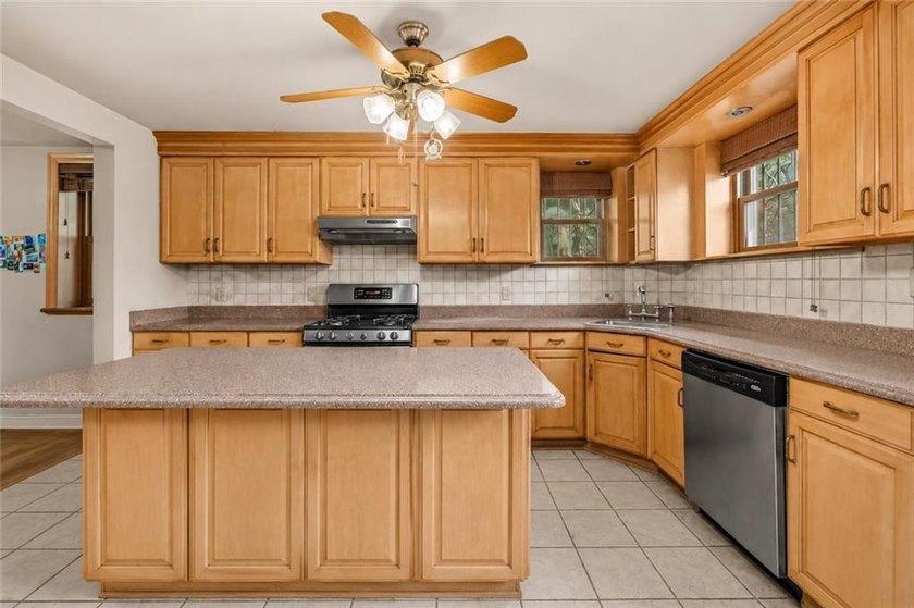 A Rare Corner Brownstone Opportunity in the Heart of Carroll - photo 5