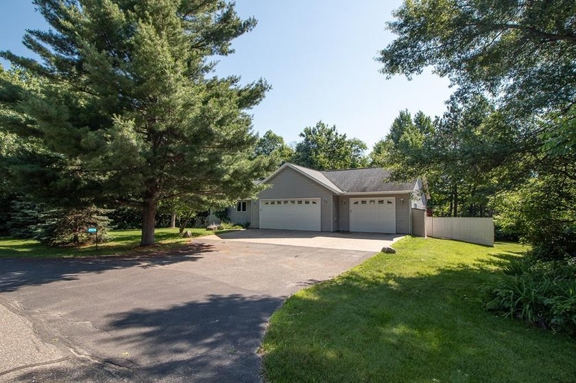 Lovingly well maintained 2 owner 3 bed, 4 bath 2003 built 1752 - photo 3