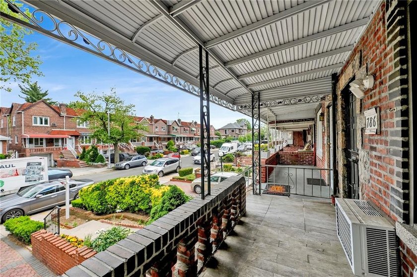 New Price, New Opportunity!! Beautiful solid brick single-family - photo 4