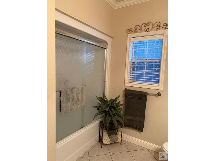 Beautiful Brick Home on 0.40 Acres in Maud, TX Welcome to this - photo 8