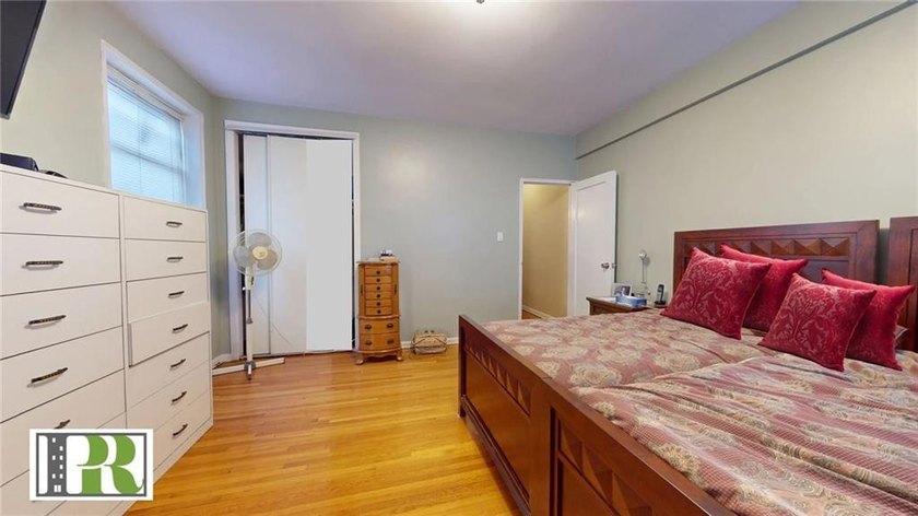 Move right into this well-maintained 1-bedroom apartment located - photo 8