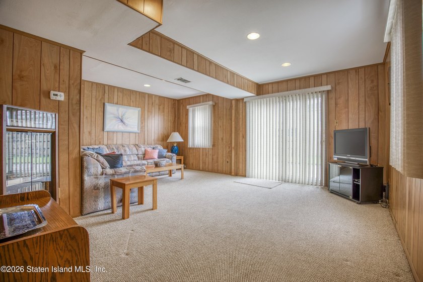 Introducing your impeccably well-maintained home!! This - photo 8