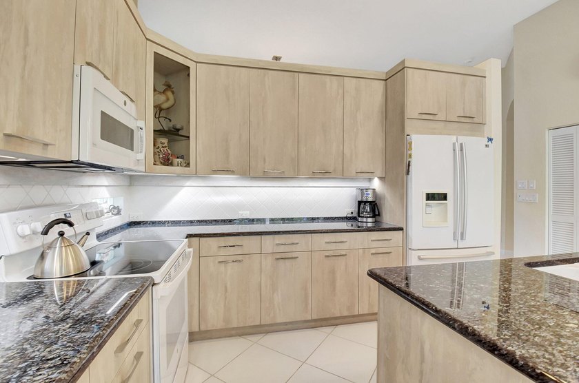 Perfect Cul-De-Sac Home in Manchester Greens, Wycliffe Golf &amp; - photo 13