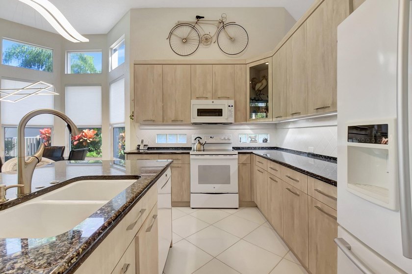 Perfect Cul-De-Sac Home in Manchester Greens, Wycliffe Golf &amp; - photo 14