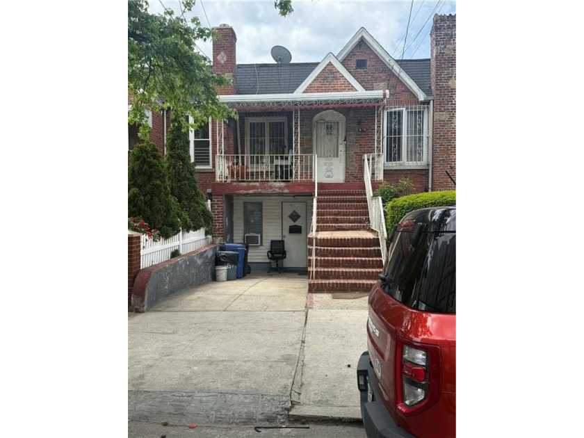 Spacious brick One Family in Canarsie. Top floor consists of 2 - photo 3