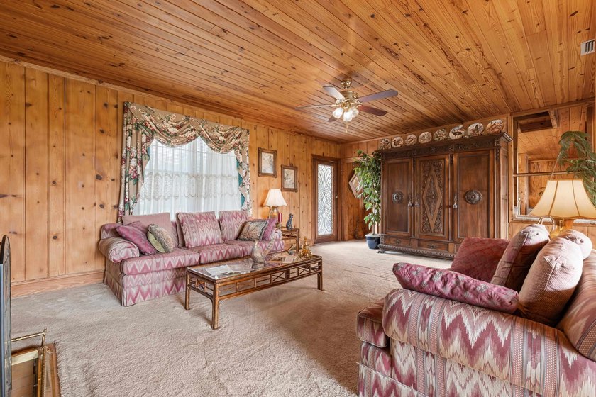 Experience the charm and character of a timeless Lake Jackson - photo 7