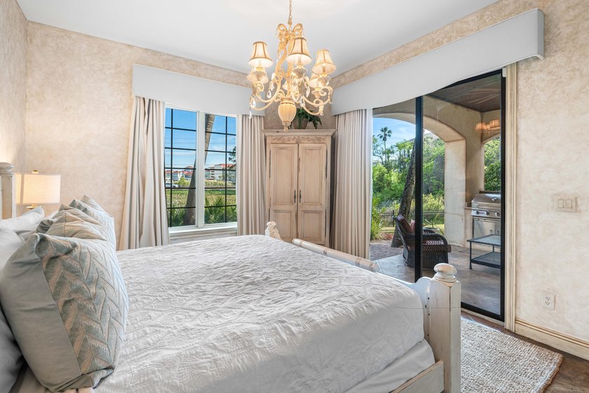 Perfectly positioned just steps from the Gulf, 22 Saint Tropez - photo 8