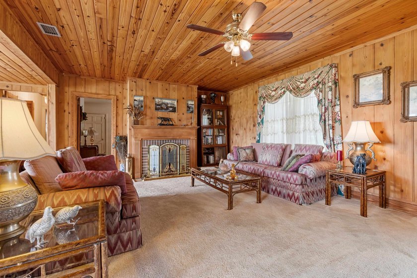 Experience the charm and character of a timeless Lake Jackson - photo 8