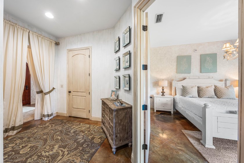 Perfectly positioned just steps from the Gulf, 22 Saint Tropez - photo 10
