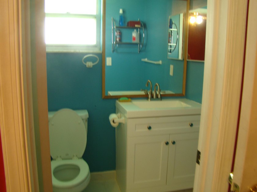 AS-IS WELL MAINTAINED SEMI MODERN DECOR HOME WITH KITCHEN AND - photo 20