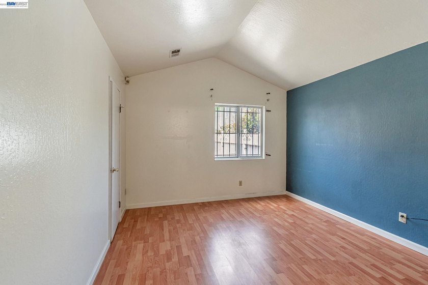 This well-maintained duet-style home, built in 1985, offers 3 - photo 22