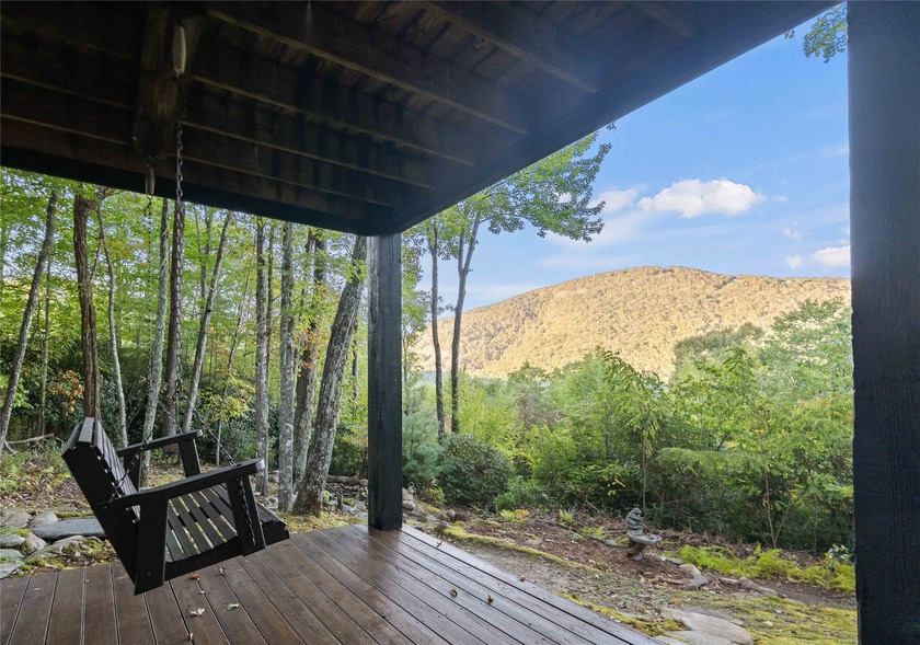 Welcome to this stunning mountain retreat with expansive views - photo 3