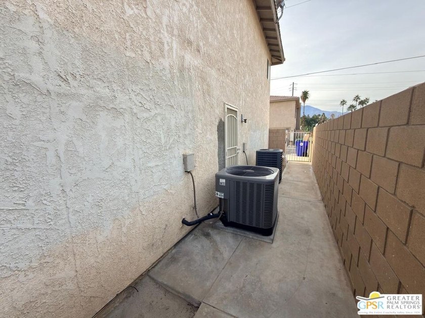 Rare opportunity to own a vacant triplex at 29395 Avenida La Paz - photo 17