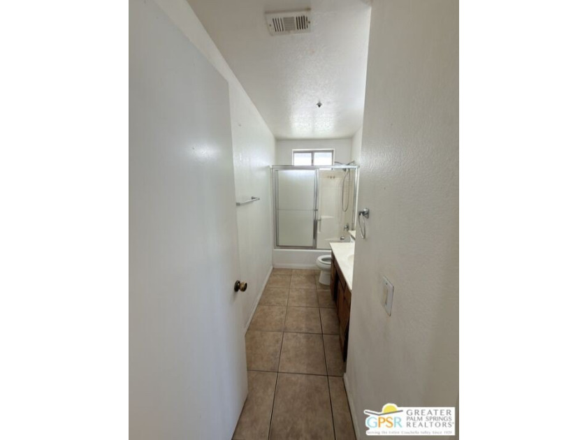 Rare opportunity to own a vacant triplex at 29395 Avenida La Paz - photo 32