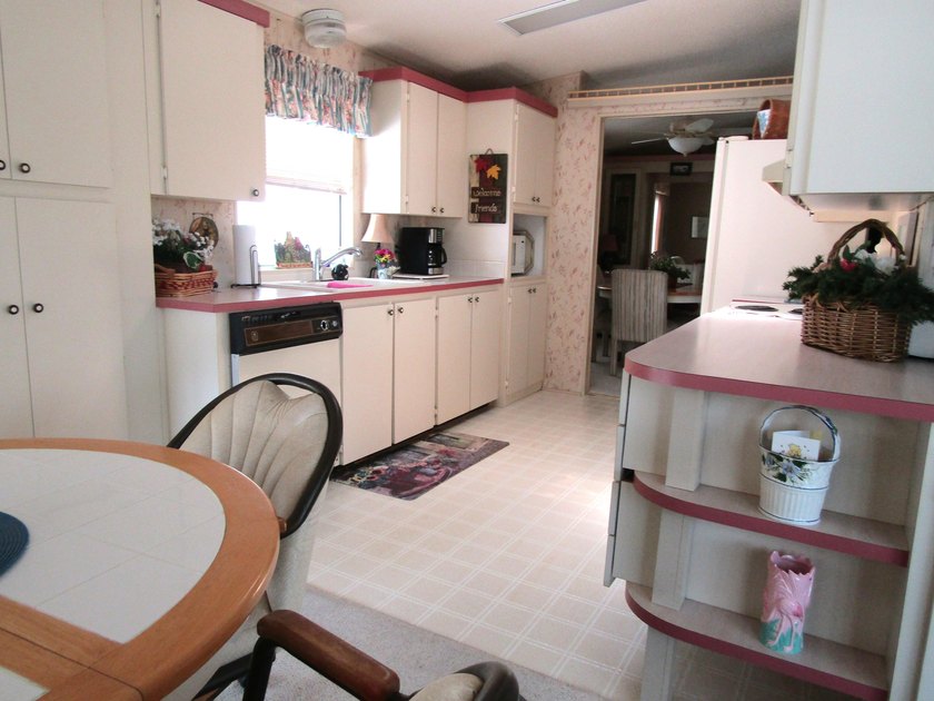 REDUCED to sell! Corner Site. 1988 Jacobson. 1456 SQ. Ft 2 Bed - photo 3