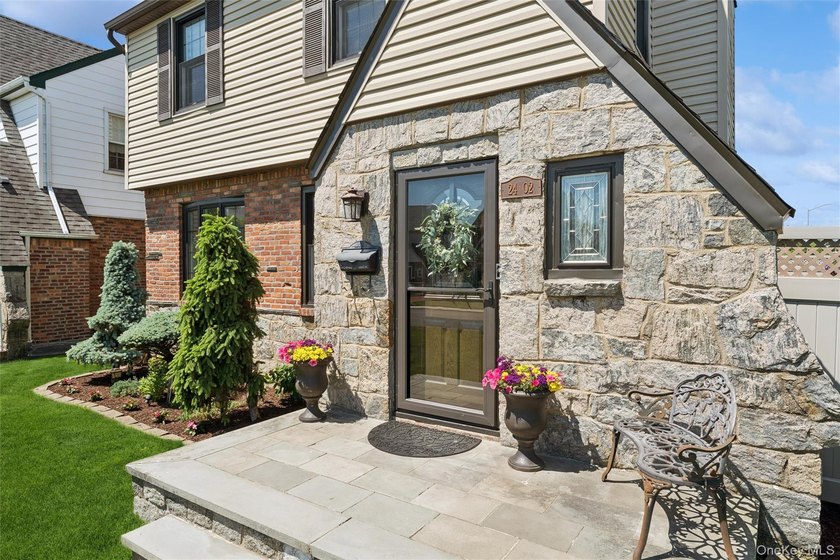Welcome to 2402 169 Street, a stunning Colonial residence - photo 2