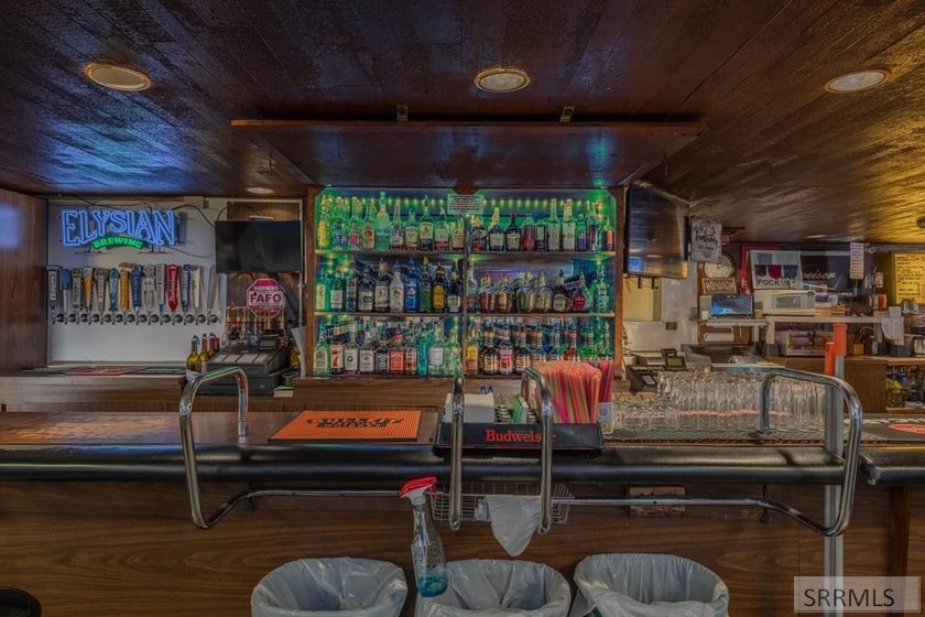 Looking to own a thriving local business? Come explore Pockets - photo 22