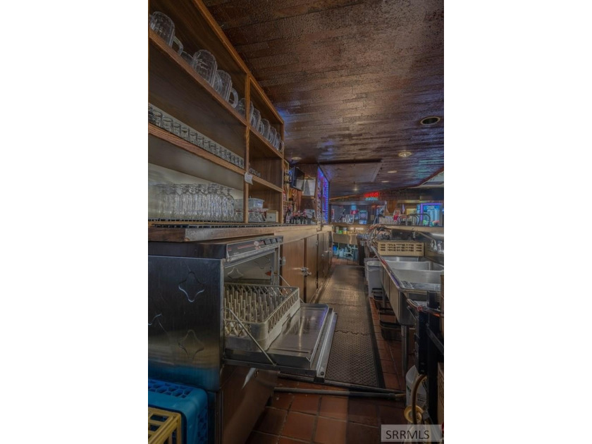 Looking to own a thriving local business? Come explore Pockets - photo 32