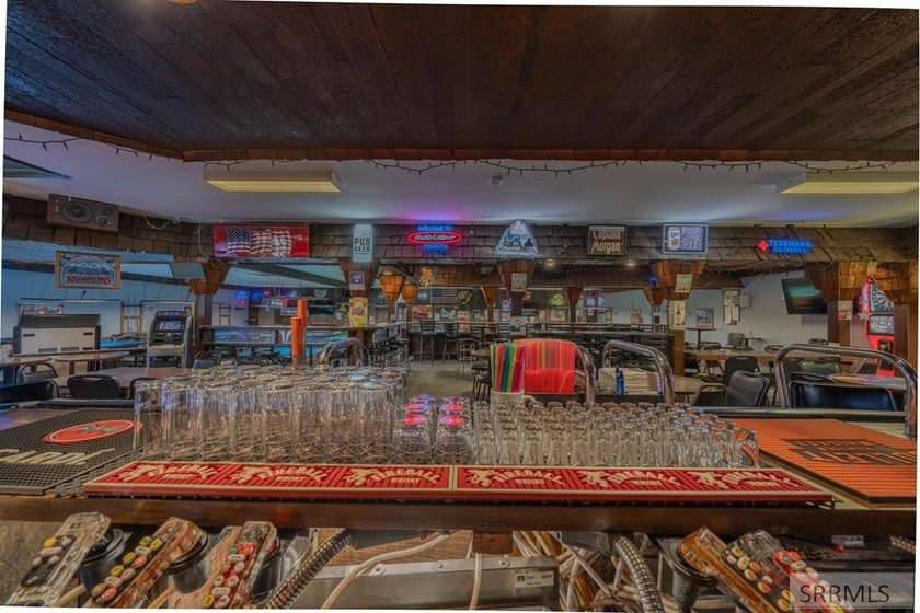 Looking to own a thriving local business? Come explore Pockets - photo 34