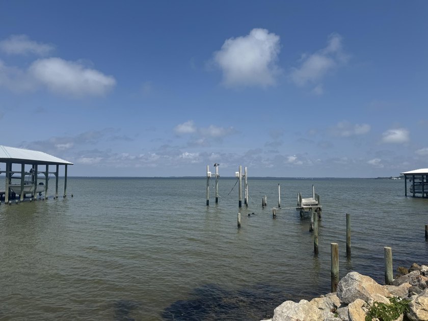 Exceptional opportunity to own a vacant, level bayfront lot in - photo 2