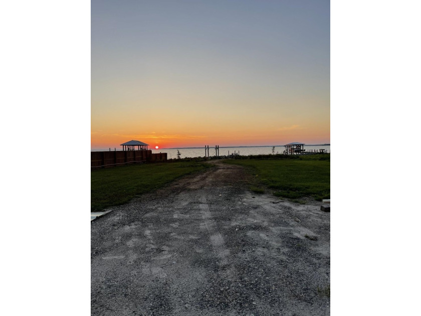 Exceptional opportunity to own a vacant, level bayfront lot in - photo 5