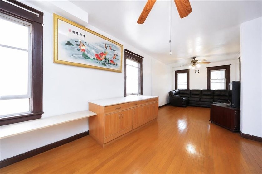 Welcome to this charming semi-detached single-family home - photo 8