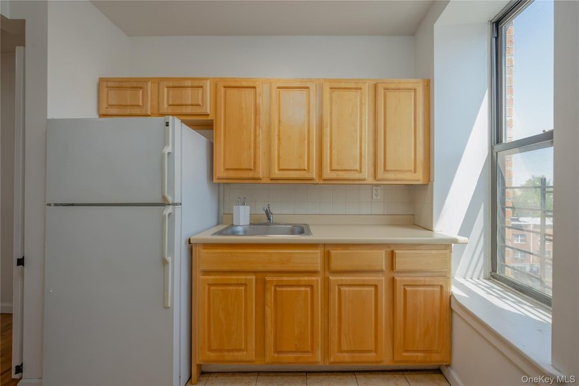 Welcome to this bright and inviting 2-bedroom, 1-bathroom co-op - photo 6