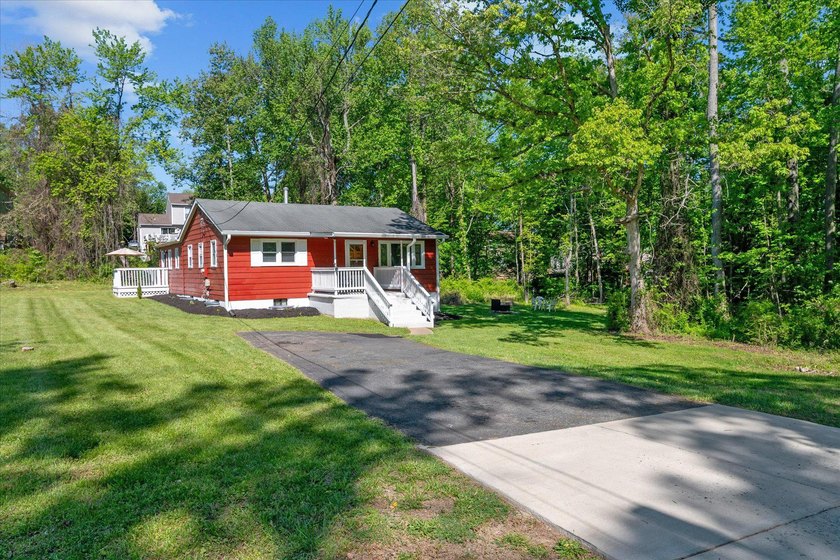 Move-in ready rambler with 4 bedrooms and 2.5 baths. The home - photo 2