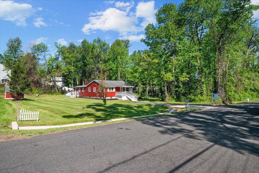 Move-in ready rambler with 4 bedrooms and 2.5 baths. The home - photo 3