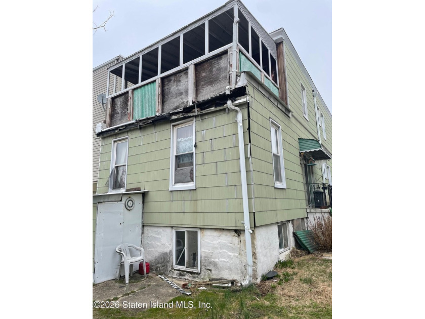 Two family residence in need of updating, offering a strong - photo 3