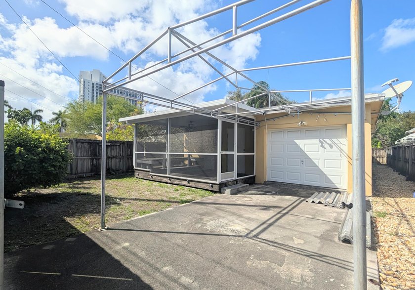 Great opportunity to own a 2-bedroom, 2-bath home in a highly - photo 2