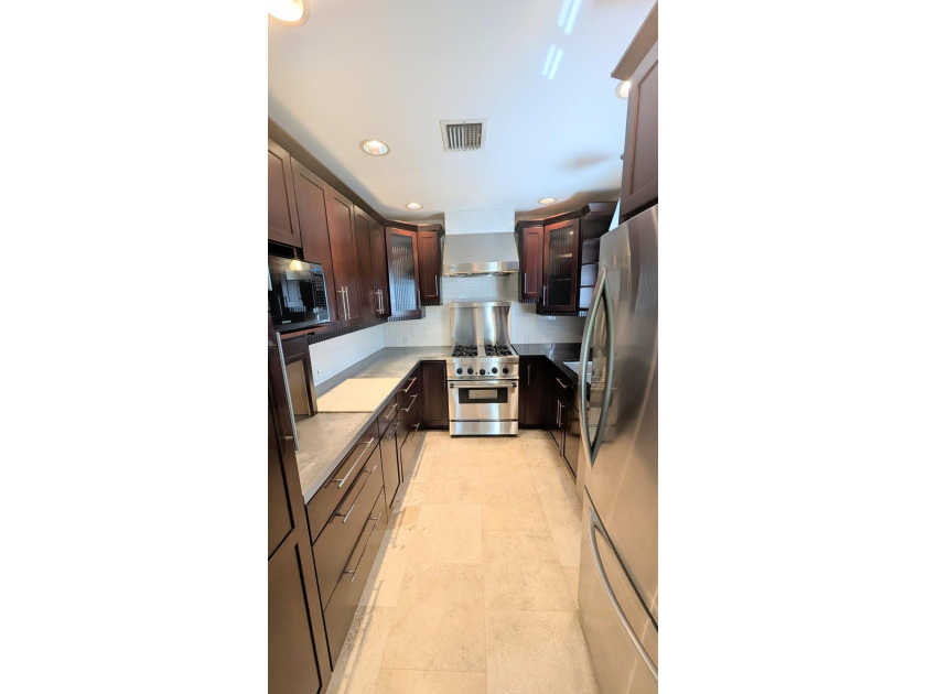 Great opportunity to own a 2-bedroom, 2-bath home in a highly - photo 7
